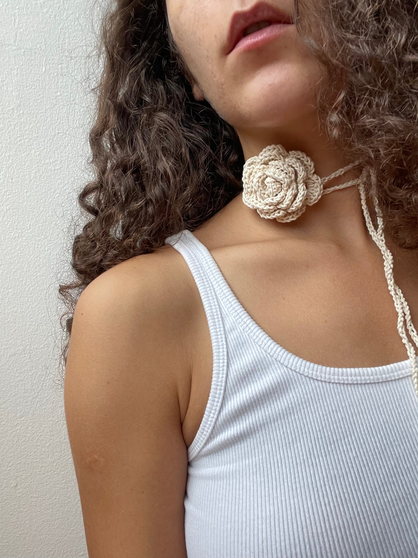 givéh knitwear handmade by female artisans in iran. knitwear for cool people. hand crocheted flower necklace/choker with undyed cotton yarn.