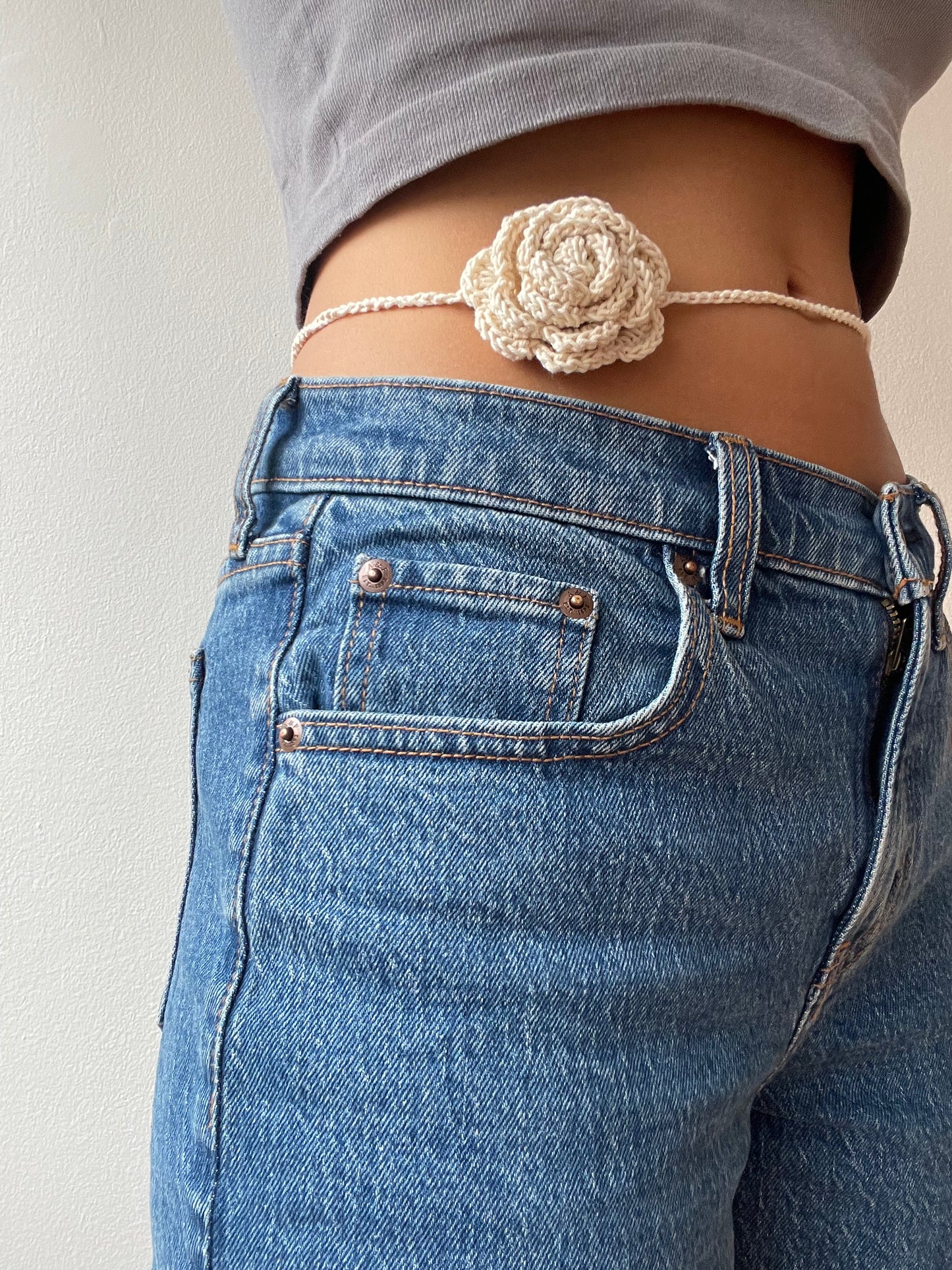 givéh knitwear handmade by female artisans in iran. knitwear for cool people. hand crocheted flower necklace/choker with undyed cotton yarn.